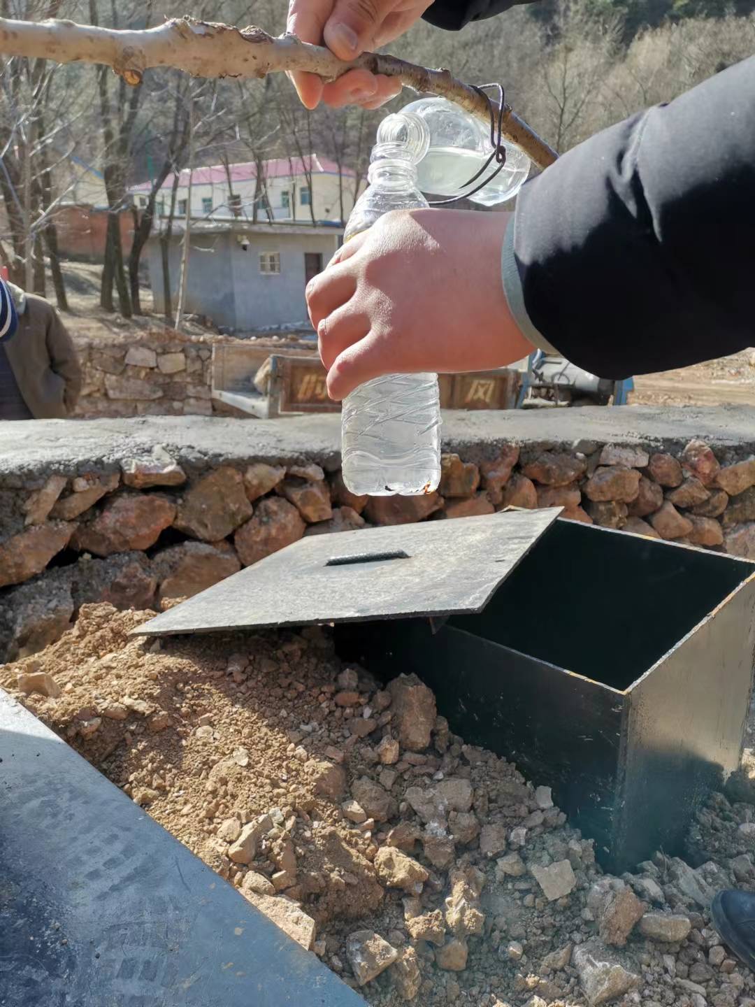 ¬��ĳ����ˮ���óͷ�